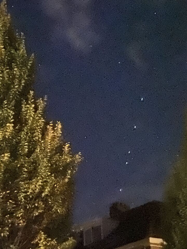 Ze waren geweldig zichtbaar ongv 7 langzaam gingen ze weg alsof ze verdwenen en. foto