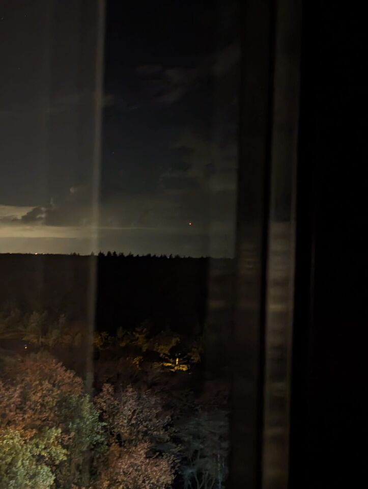 Twee knipperende lichtpunten foto