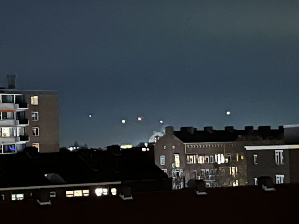 3-5 lichtpunten die oranje/geel/groen licht geven foto