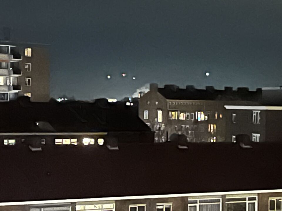 3-5 lichtpunten die oranje/geel/groen licht geven foto