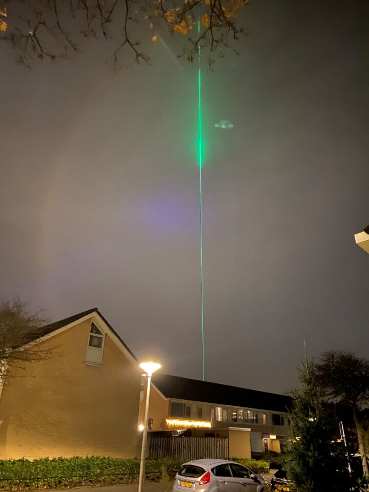 Laser is van glow eindhoven. maar er naast is iets te zien foto