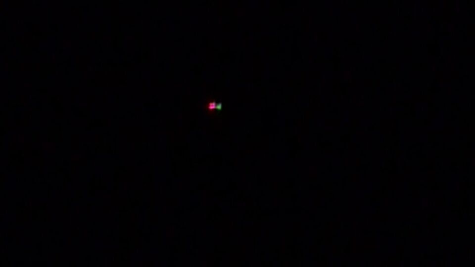Lichtbol rood/oranje stilstaand, rechte beweging in groen en geel/wit foto
