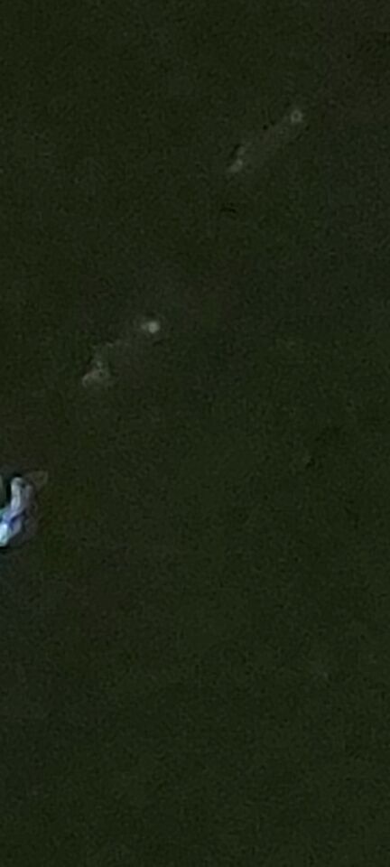 Er kwam een UFO omlaag nadat ik een verblindend licht aan de horizon zag. foto