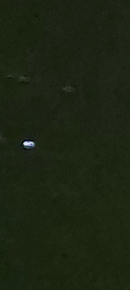 Er kwam een UFO omlaag nadat ik een verblindend licht aan de horizon zag. foto