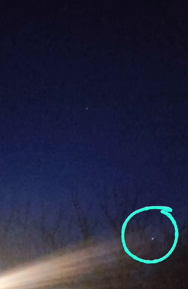 Object dat tijdje hangt en dan ineens gaat bewegen foto