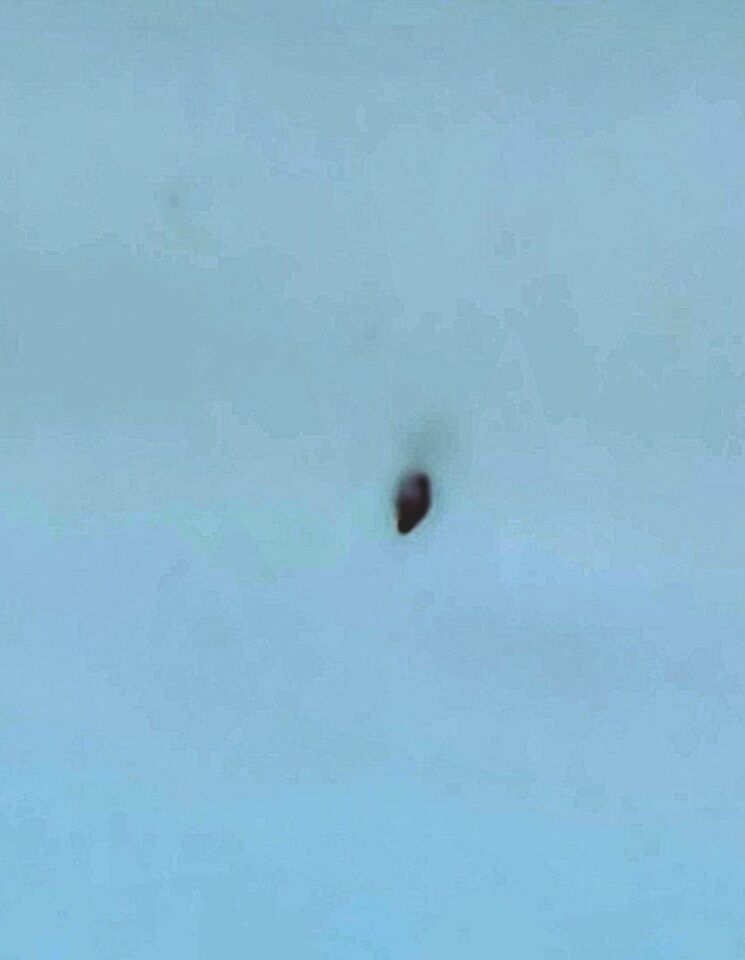 Appart object in de lucht foto