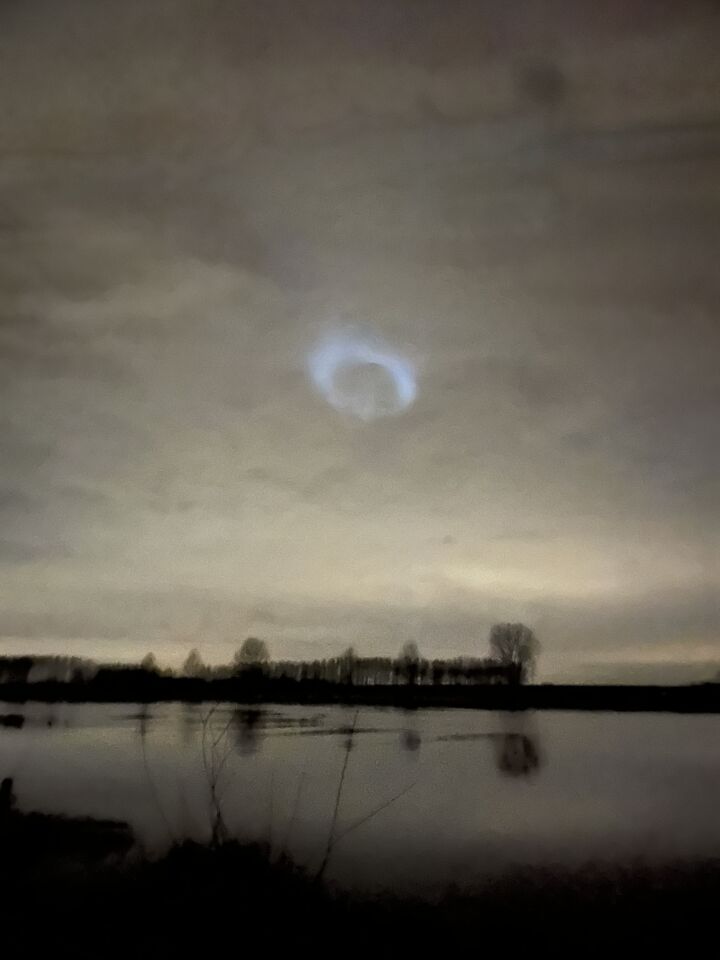 Lichtbollen die constant rond aan het draaien zijn foto