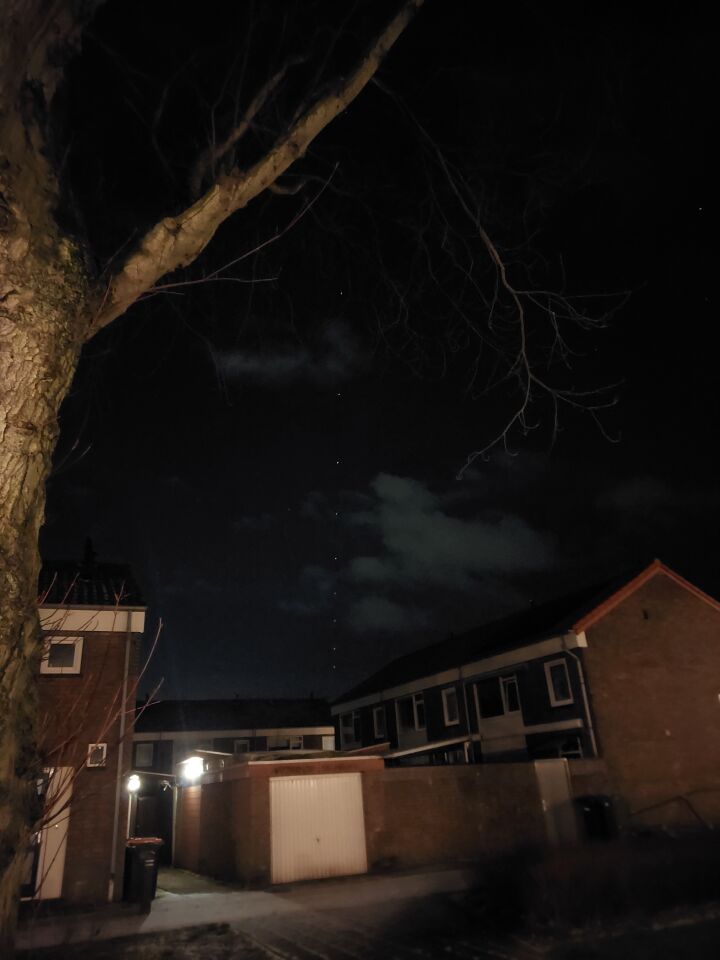Bewegende stroomt lichtjes foto