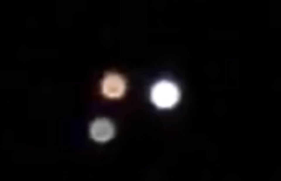 3 ronde bolletjes in de vorm van een driehoek foto