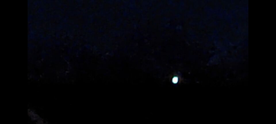 Vreemde lichtbol vanuit Veldhoven, langzaam bewegend foto