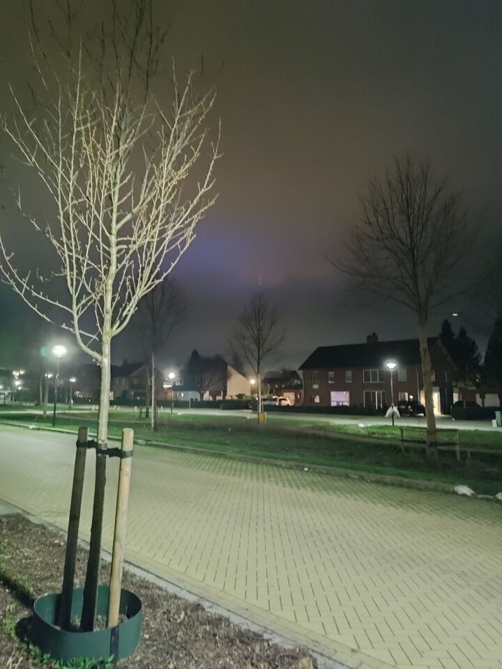 Grote lichtvlek in de lucht boven Kaatsheuvel foto