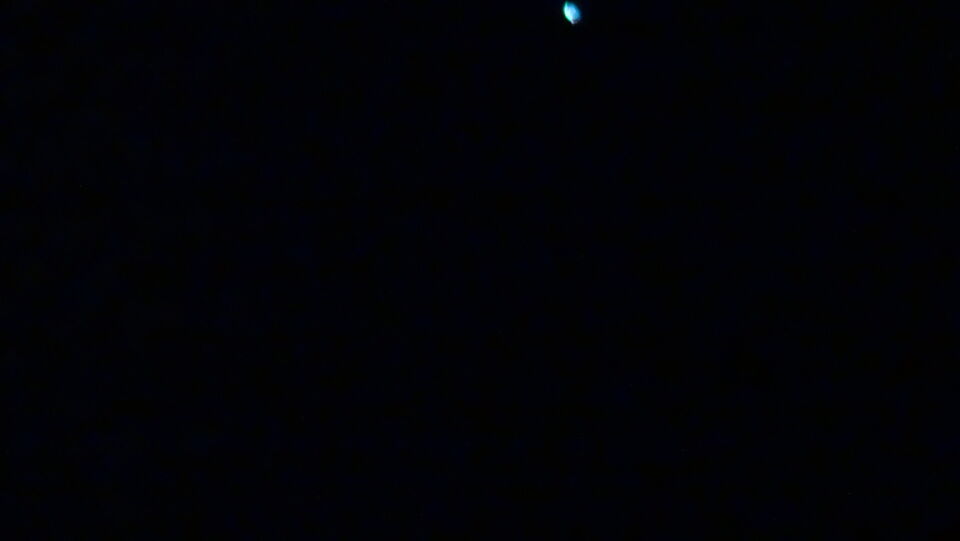 Gekleurde lichtstreep met wit lichtbal (leaser ?) foto