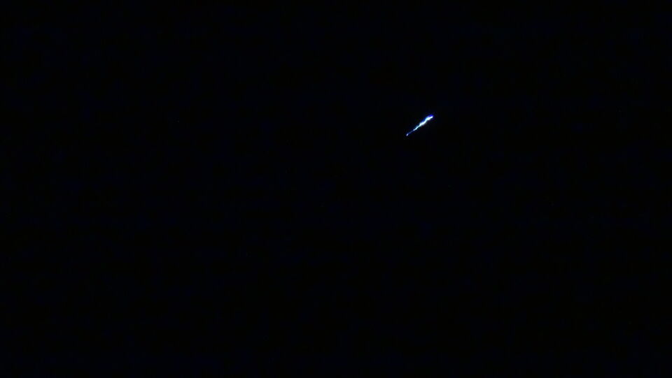 Gekleurde lichtstreep met wit lichtbal (leaser ?) foto