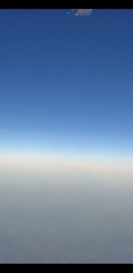 Vreemd object(en) en naast bizarre wolk tijdens vlucht foto