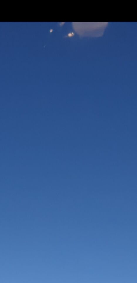 Vreemd object(en) en naast bizarre wolk tijdens vlucht foto