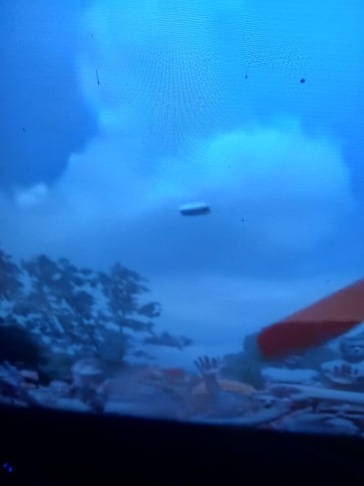 Sbs 6 nieuws op tv tic tac vorm boven oranjemars foto