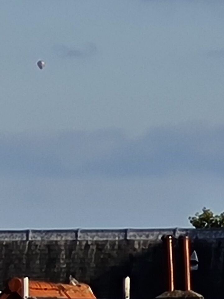Diamantvormig object boven Dordrecht foto