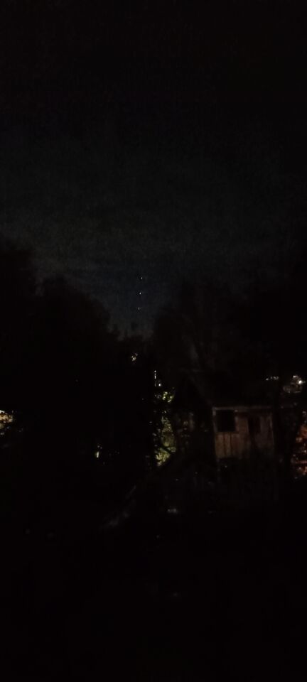 Rechte lijn met 8 lichtjes die op dezelfde rustige tempo omhoog gingen foto