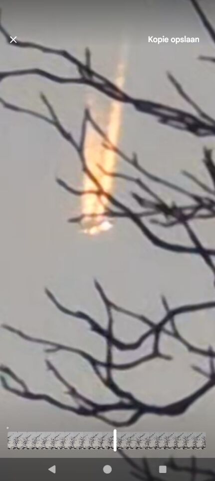 Meerdere lichtbollen met 2 uitlopers van vuur foto