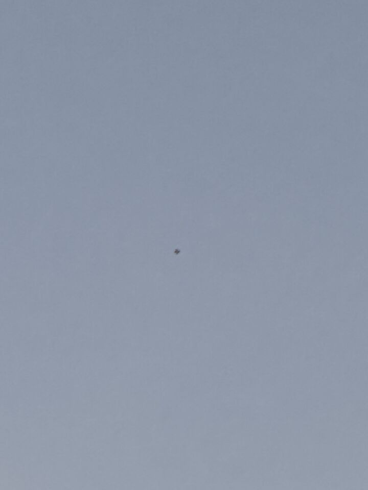 2 objecten dichtbij en snel weg foto