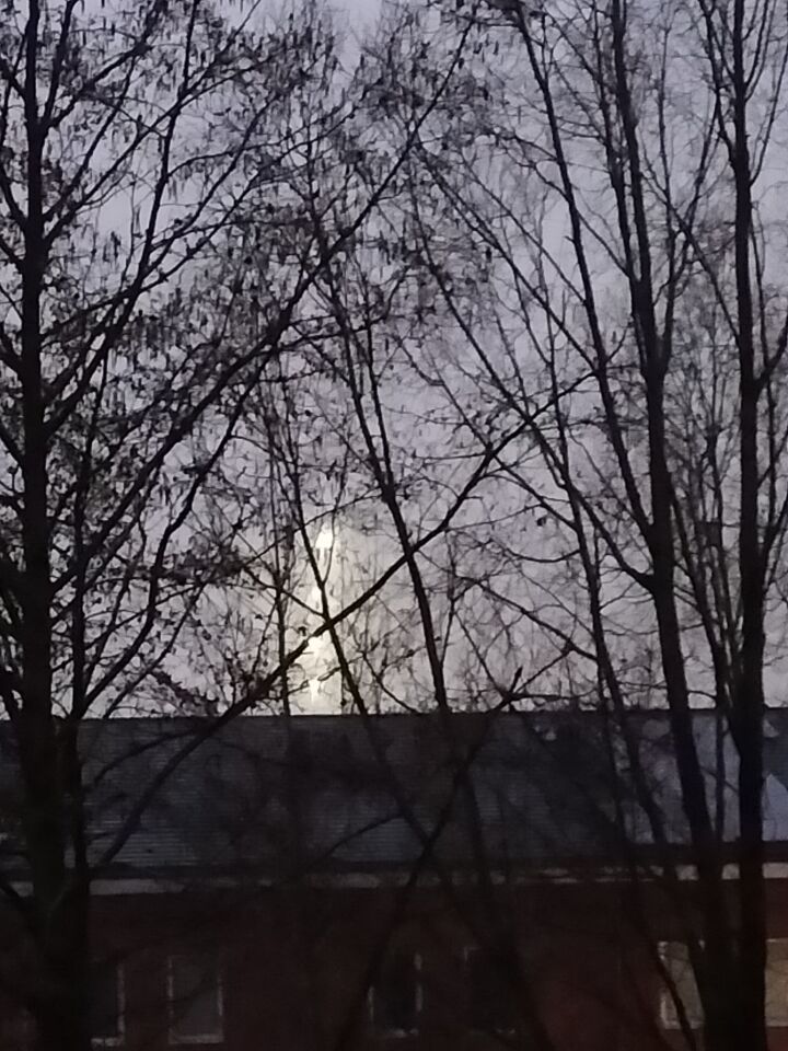 Meerdere Licht bollen in de lucht vrij laagi n de vorm van Orion ster foto