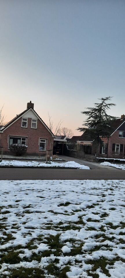 Iets vloog gigantisch snel, en keerde in de lucht om net zo snel terug te gaan foto