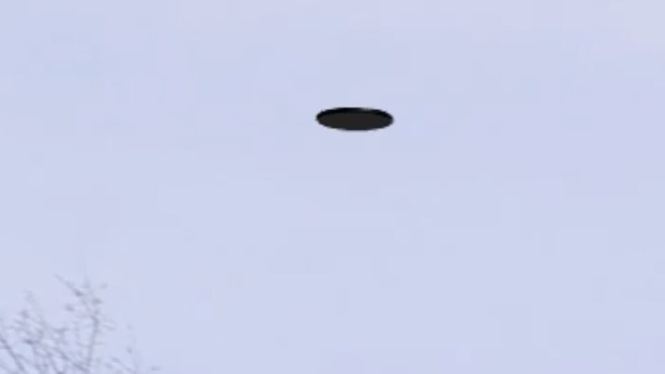 Ellipsvormig object dat met grote snelheid voorbij vloog. foto