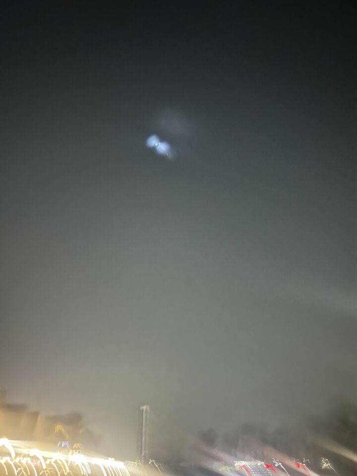 Eerst zag ik een soort wolkje en daarna kwam het object foto
