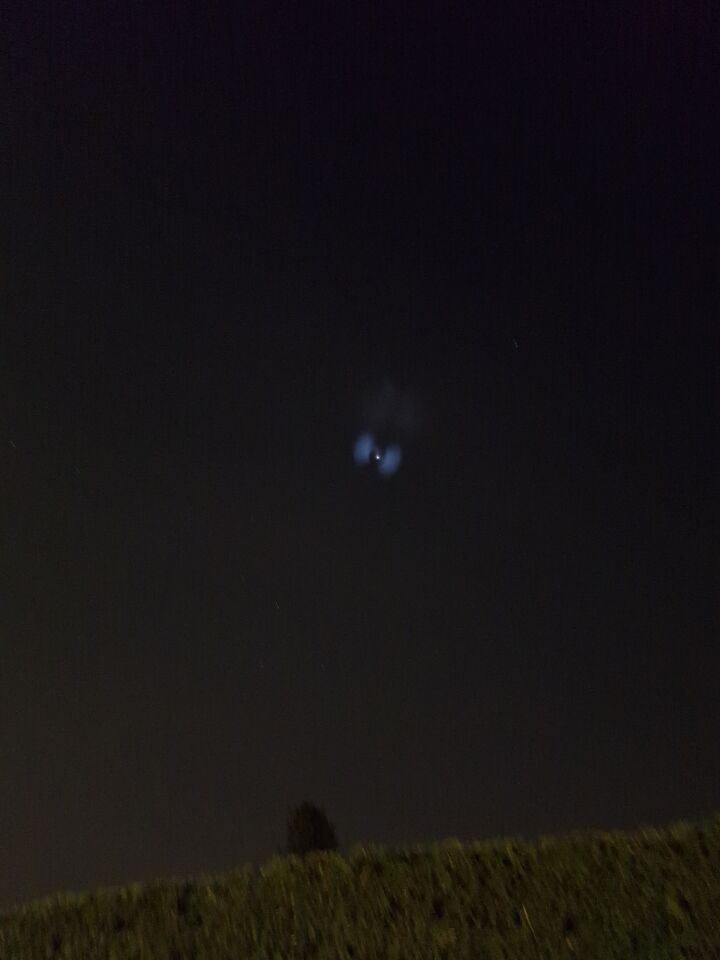Helder licht met rare uitstoor foto