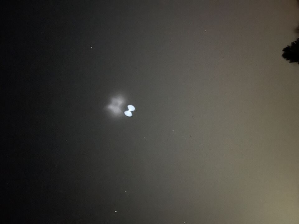 Vlindervormige lichtpunt dat in een spiraalvorm veranderde foto