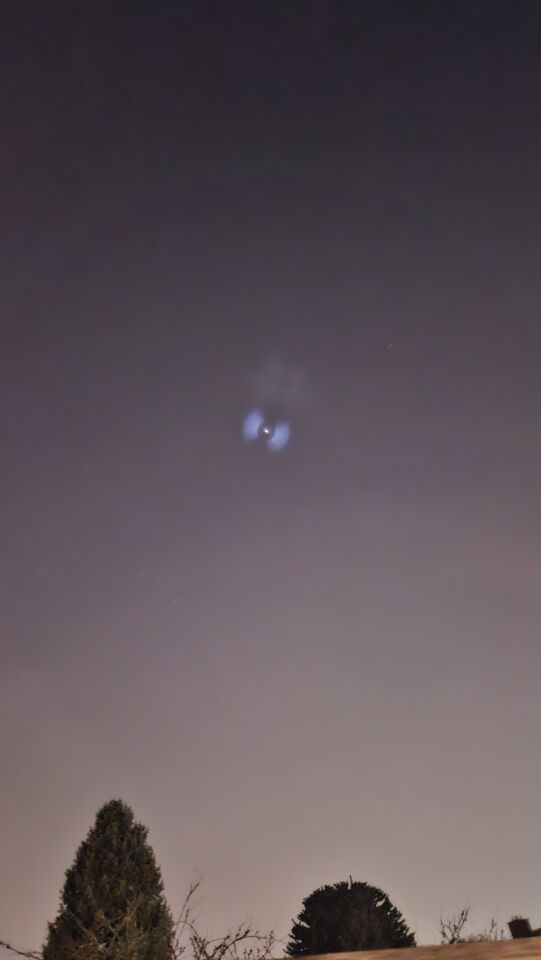Lichtpunt met weerszijde lichtstralen verandert van vorm in een s straal met cir foto