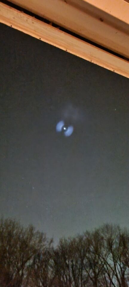 Ik zag aardig fel licht en dat licht circuleerde om de lichtbron heen foto