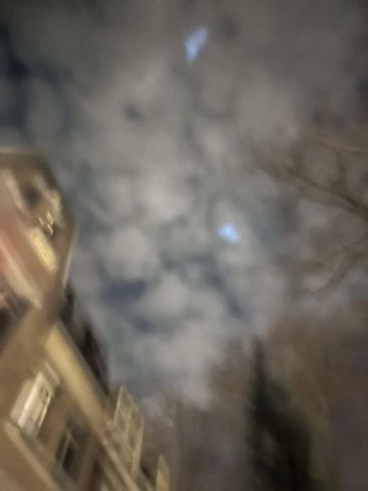 2 Lichtbollen dat steeds heen en weer vloog foto