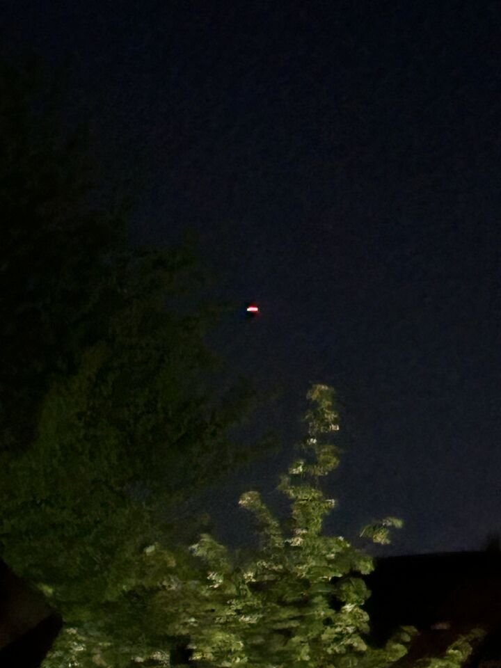 Rode vliegende bol foto
