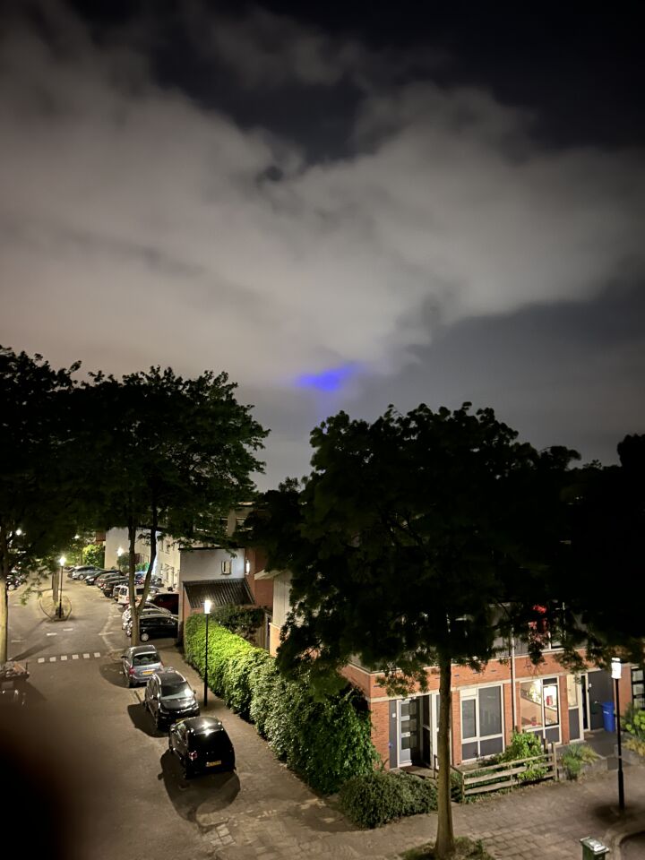 Mysterieus Blauw licht boven amersfoort rond 23:30 foto