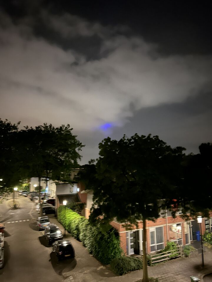 Mysterieus Blauw licht boven amersfoort rond 23:30 foto