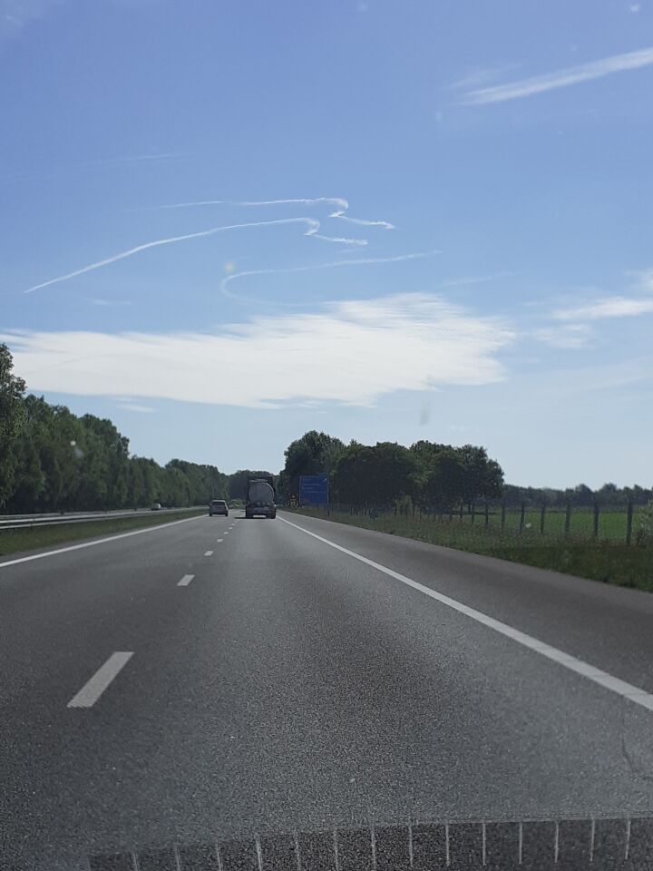 2 objecten naast elkaar maken identieke S-bocht foto