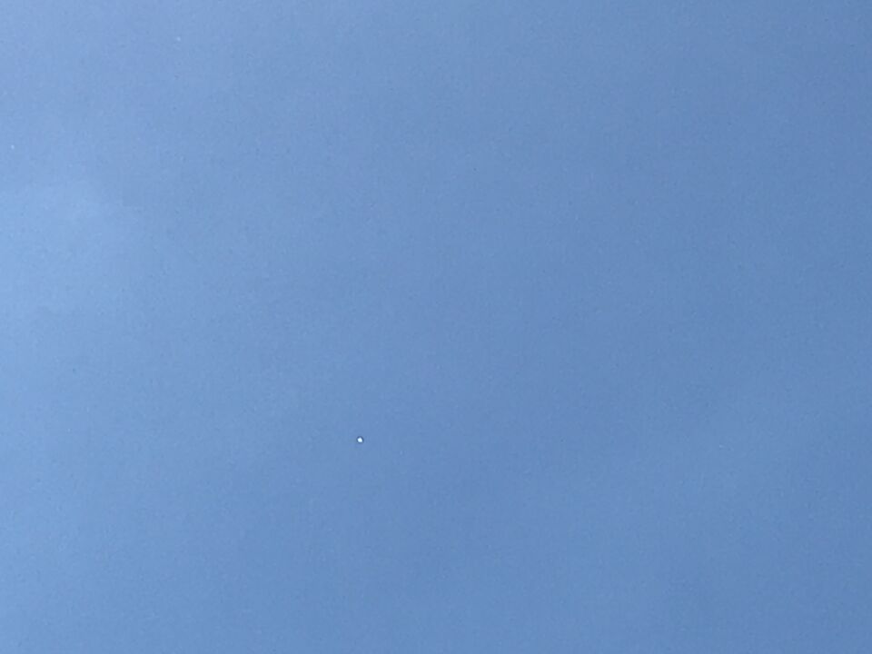We konden minutenlang een felle bol volgen die van N naar Z ging foto