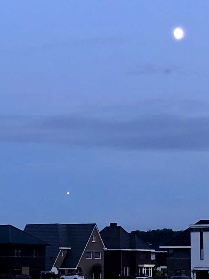 Fel licht wat te fel was voor een ster of vliegtuig foto