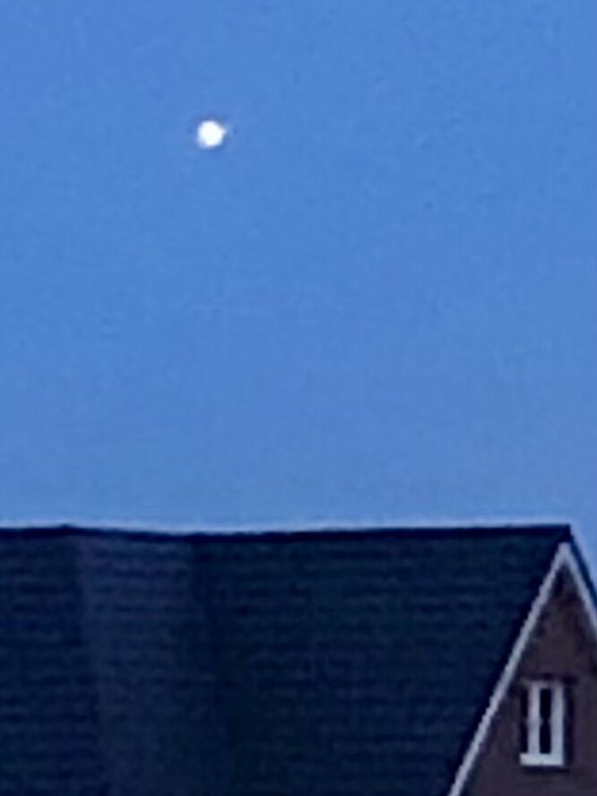 Fel licht wat te fel was voor een ster of vliegtuig foto