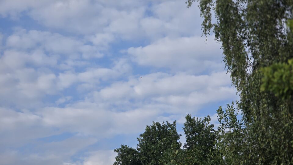 Vreemd object boven de Afcent NATO Brunssum school foto