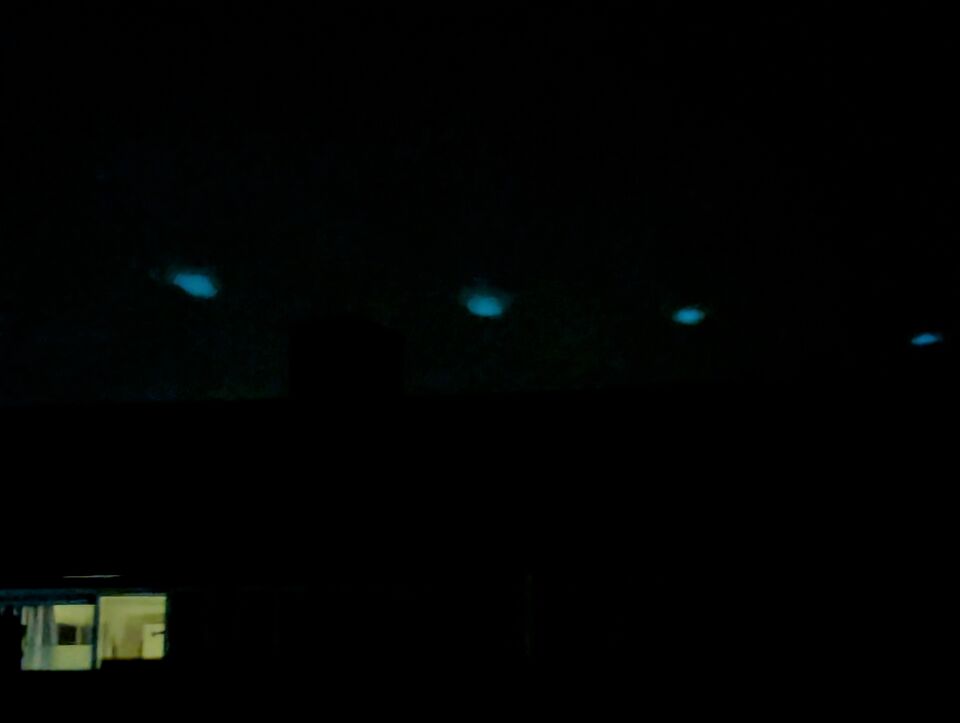 4 stilstaande lichten, mogelijke spotlights? foto