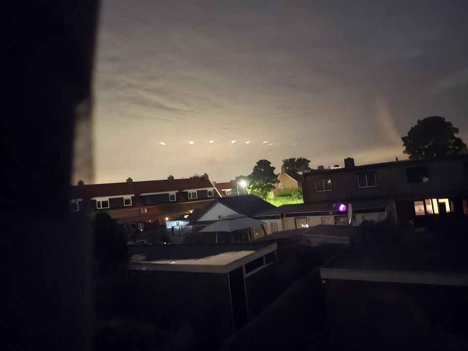Een rij lichtvlekken foto