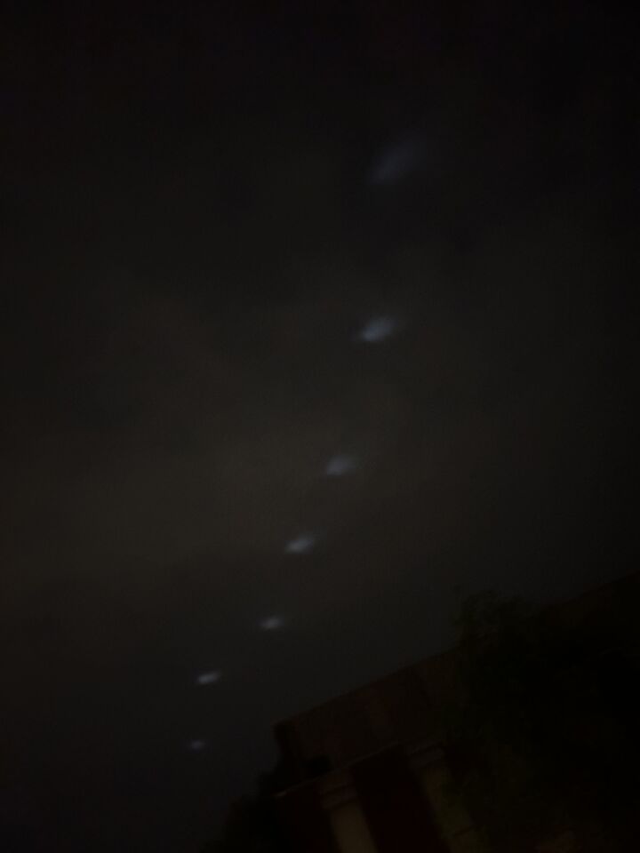 7 witte stilstaande lichten foto