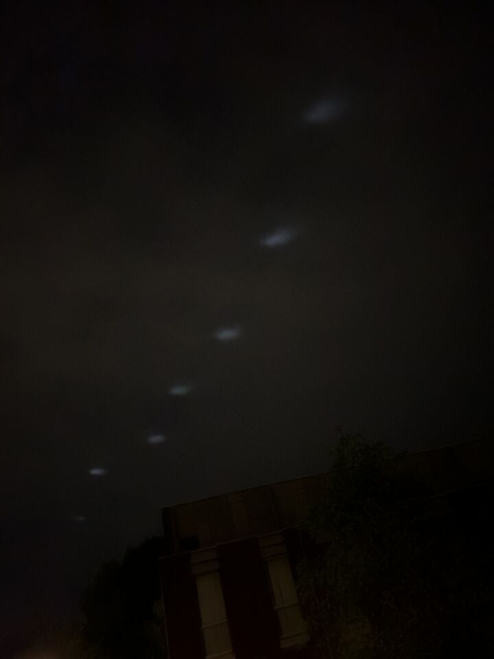7 witte stilstaande lichten foto