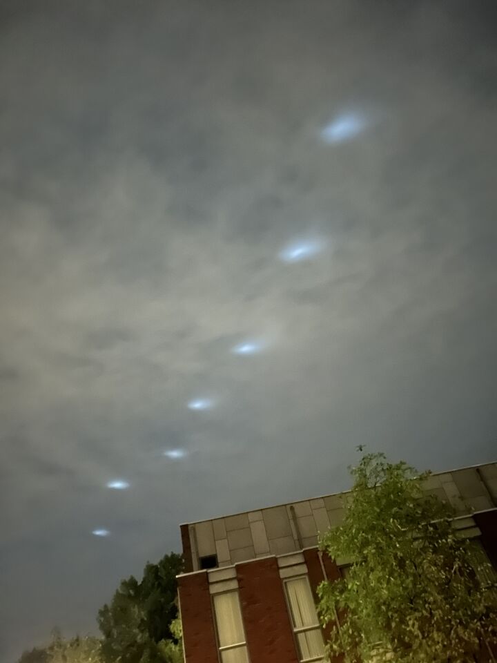 7 witte stilstaande lichten foto