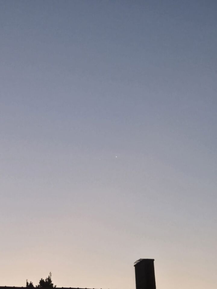 2 lichten in de lucht foto