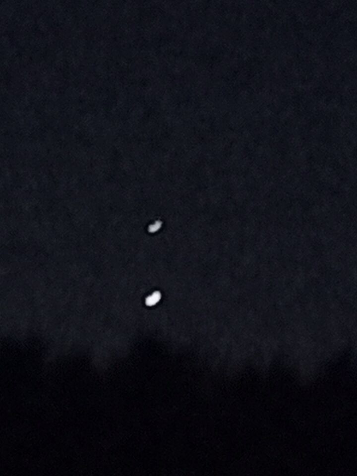 Twee kromme lichten met donkere halo foto