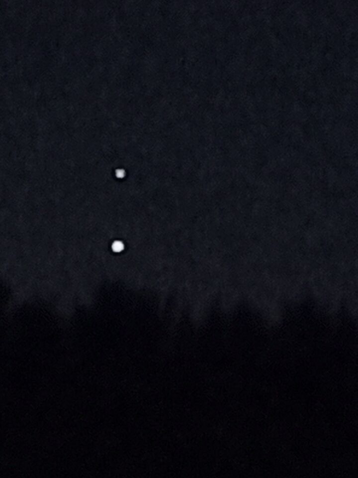 Twee kromme lichten met donkere halo foto