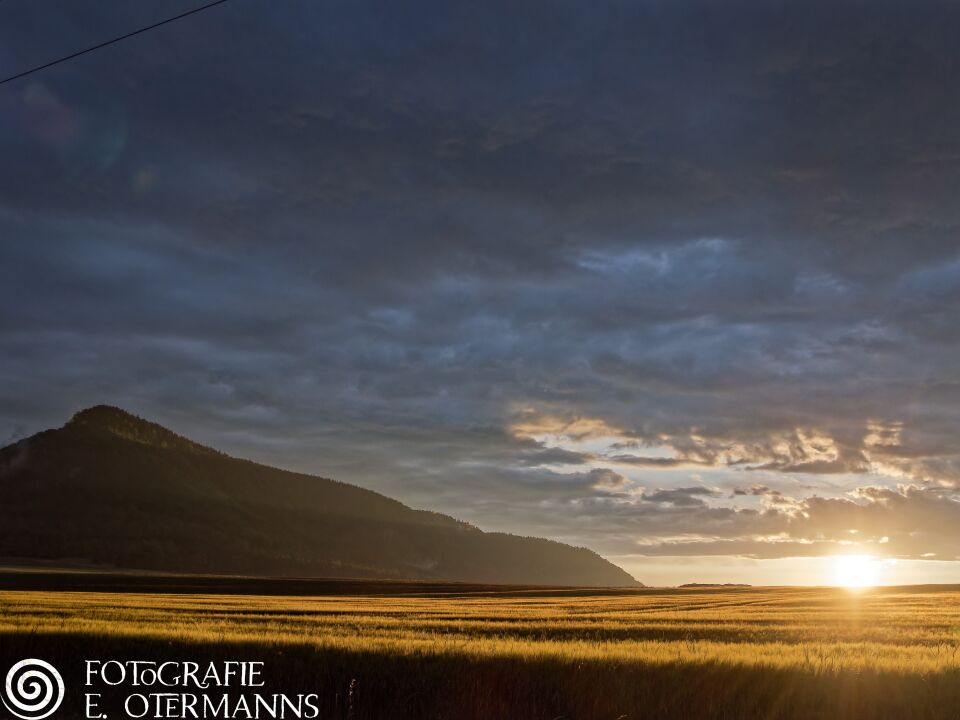 Op een foto gemaakt in Tsjechië ontdekte ik een raar licht fenomeen. foto